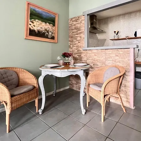La Courette - T2 Parking Gratuit * Nîmes